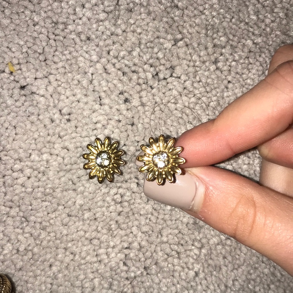 sunflower eatings with diamond center